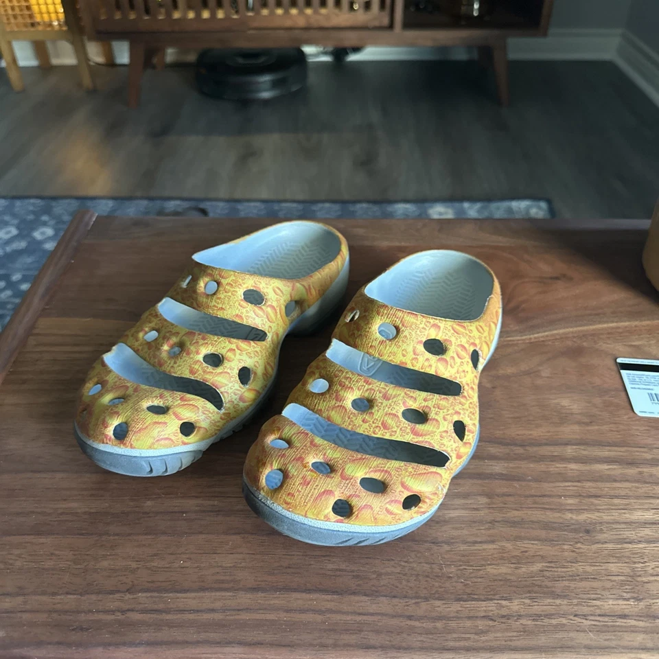 Sandalias zuecos Keen Yogui Arts para hombre talla 8 naranja Trippy Alien Y2K RARAS Foto 3 de 4