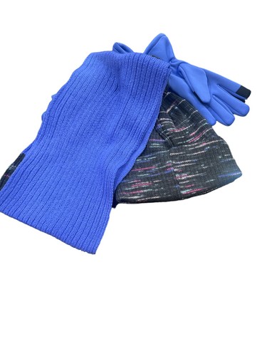 Hurley 3 Piece Set Beanie Scarf Gloves Youth Girls 7-16 NEW MSRP $42 - Picture 5 of 6