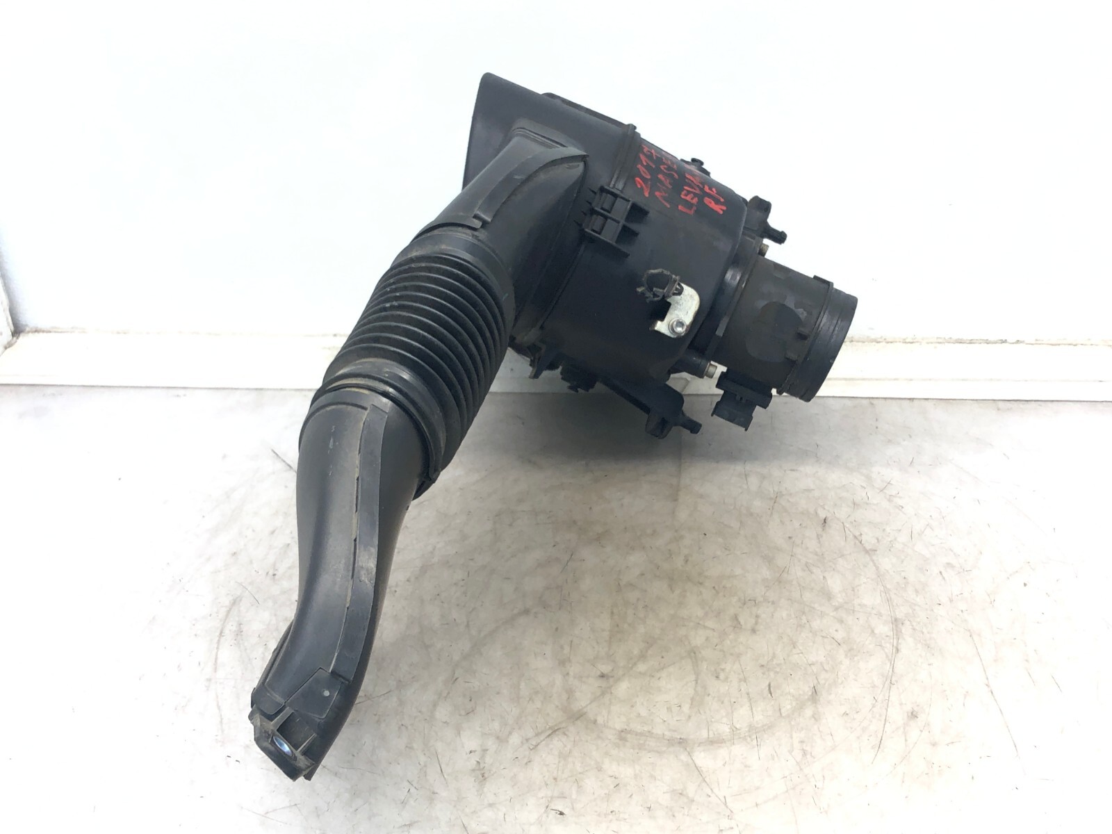 2017-2020 MASERATI LEVANTE RIGHT PASSENGER FRONT AIR CLEANER FILTER HOUSING OEM
