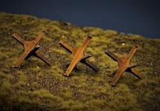 3 Panzersperren Typ 3 Tschechenigel, coloriert und echt rostig, 1:35/32