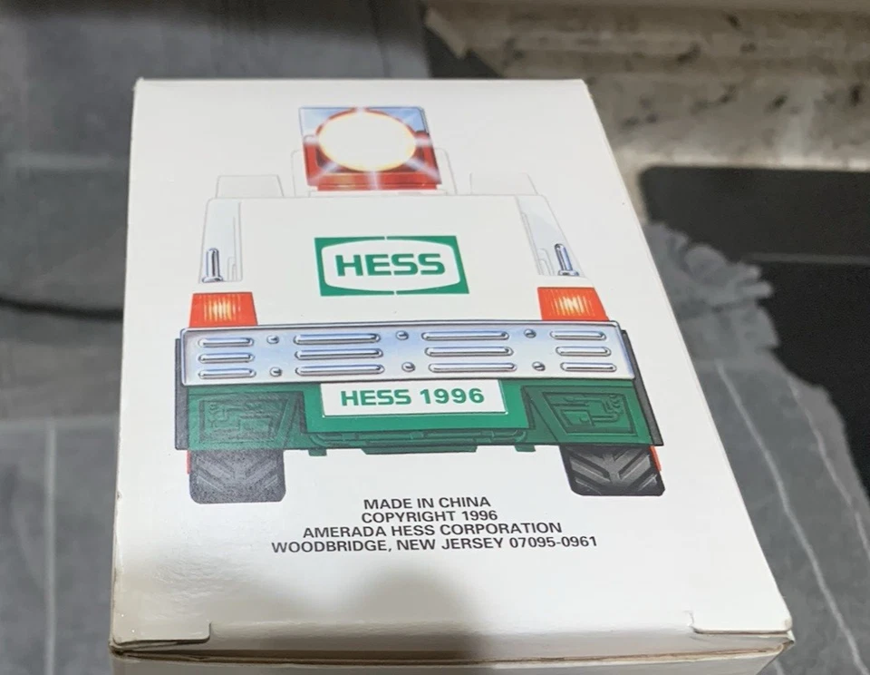 HESS 1996 Emergency Truck NEW IN BOX From COLLECTORS ESTATE - Image 3 of 4