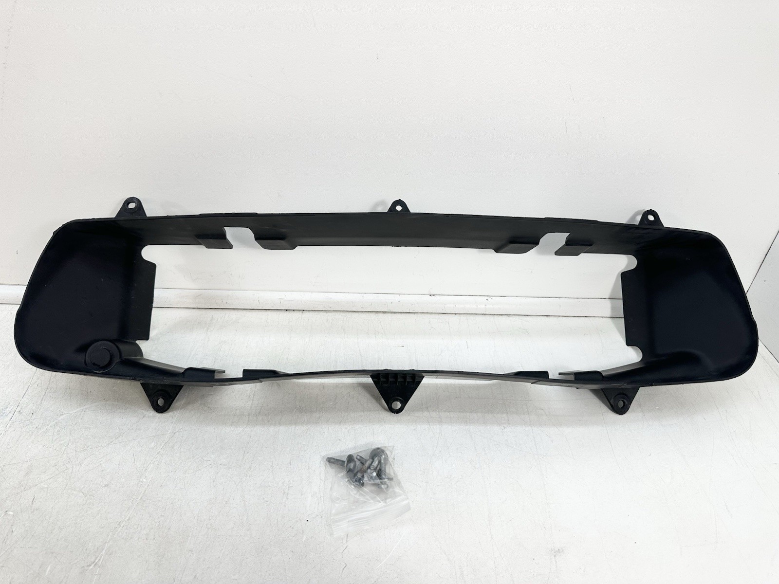 2014-2017 Maserati Ghibli Front radiator Air Guide Intake Duct Shroud 670036195