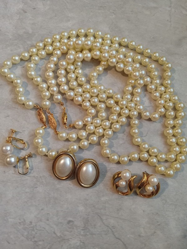 Vintage Lot Of Faux Pearl Beaded Necklaces Earrings Ivory Gold Tone