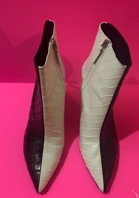 Alice + Olivia Black & White Frema Textured Ankle Boots Sz. 9 EUC