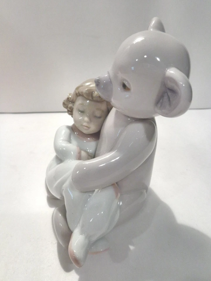 NAO BY LLADRO DAISA 2003 #1477 BIG BEAR HUG FIGURINE BEAR HOLDING GIRL - Image 3 of 4