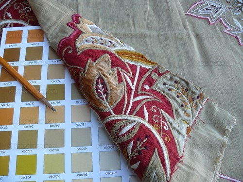 BY Lee Jofa ALEXANDRIA SILK/LINEN embroidery VELVET applique RED/GOLD MSRP$560/Y - Picture 7 of 13