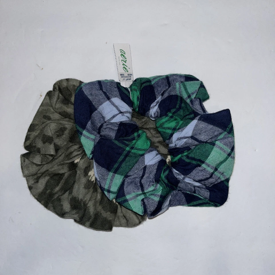 Juego de dos crujientes de pelo gruesos de 6" Aerie nuevo con etiquetas camuflaje y cuadros azules/verdes Foto 3 de 4