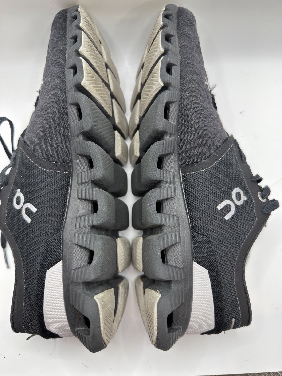 ON CLOUD RUNNING MAN - image 6