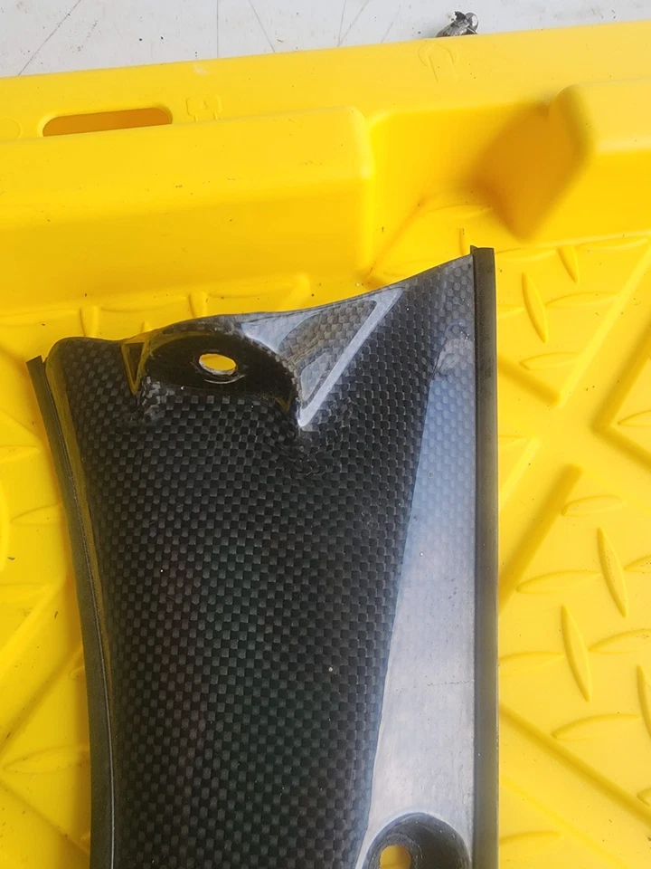 TRIUMPH DAYTONA 955i LADO DERECHO TABLERO INTERIOR CARENADO EFECTO CARBONO 2005 Foto 4 de 4