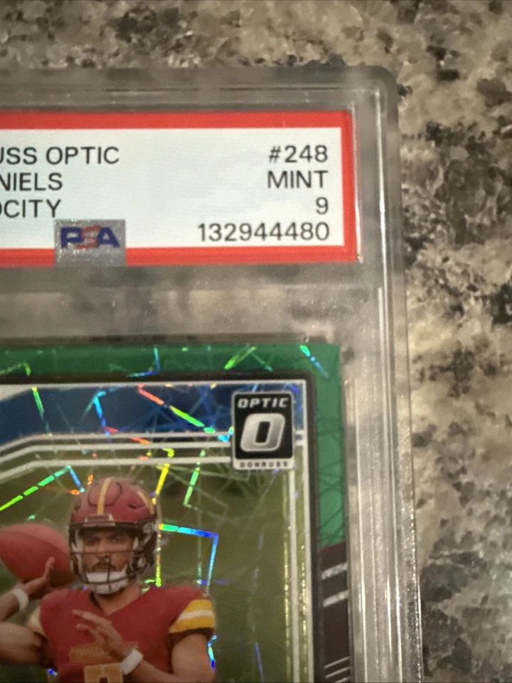 Donruss Optic Rated Rookie Jayden Daniels #248 Green Velocity Prizm (RC) 2024 Foto 2 de 3