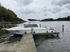 Kajütboot BRAINTRUST weiß/blau GFK/Polyeste...
