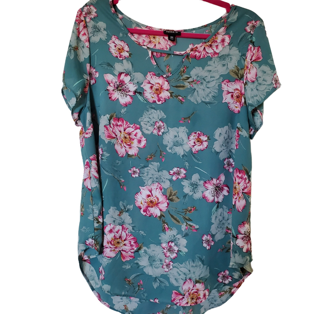 Torrid Green with Pink Floral Print Top with Shor… - image 7