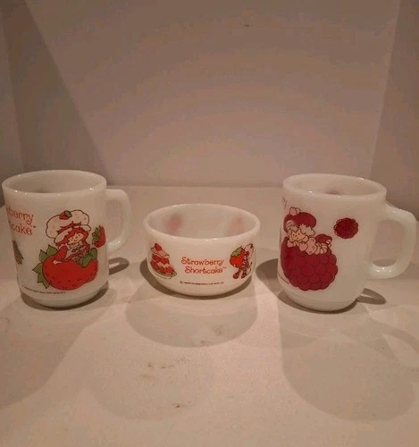 Strawberry Shortcake 2 Mugs& Bowl vintage Fire King