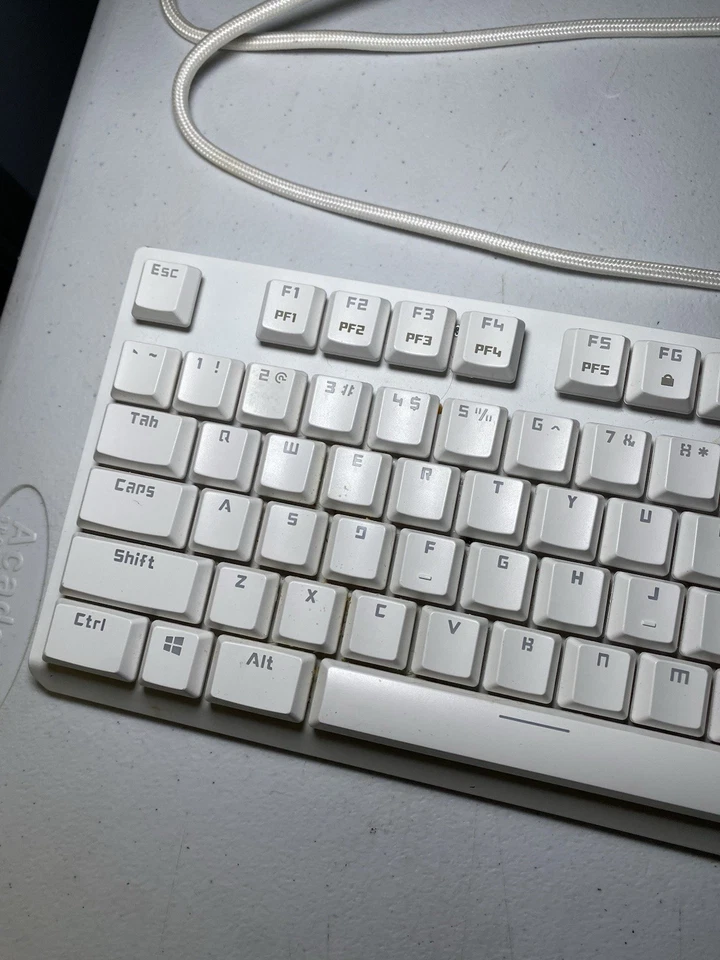 Special Edition White Tesoro Gram SE Spectrum RGB Mechanical Keyboard Used - Image 4 of 4