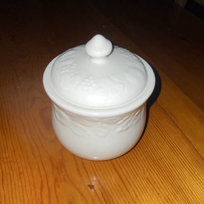 Gibson White Ceramic Sugar Bowl w/ Lid, Glossy Solid, Dishwasher Safe