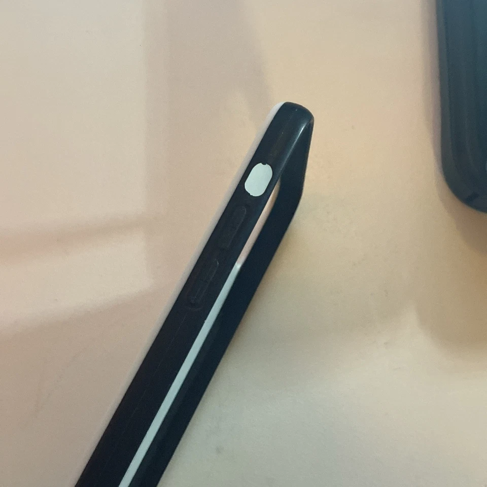 Capa BMW azul com logotipo BMW na parte de trás serve para iPhone 12 e 13 MINI - Imagem 4 de 4