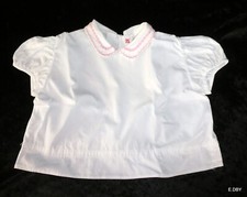 CHEMISIER BEBE VINTAGE BRASSIERE COTON brodée festons , marque COQUINET