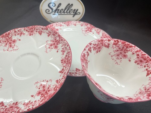 SHELLEY ZIERLICHE ROSA GÄNSEBLÜMCHEN SELTENE TASSE MIT FUSS, UNTERTASSE und 6" TELLER O51/P WOW! - Bild 7 von 7