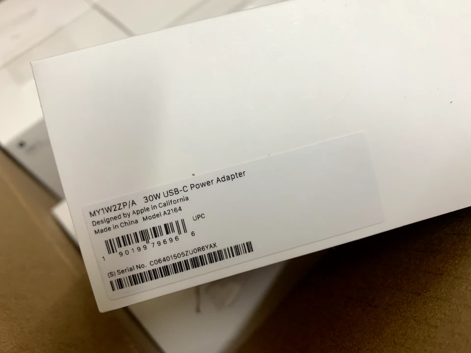 Genuine Apple 30W USB-C MacBook/iPhone/iPad Pro UK Wall Charger Power Adapter - Image 4 of 4