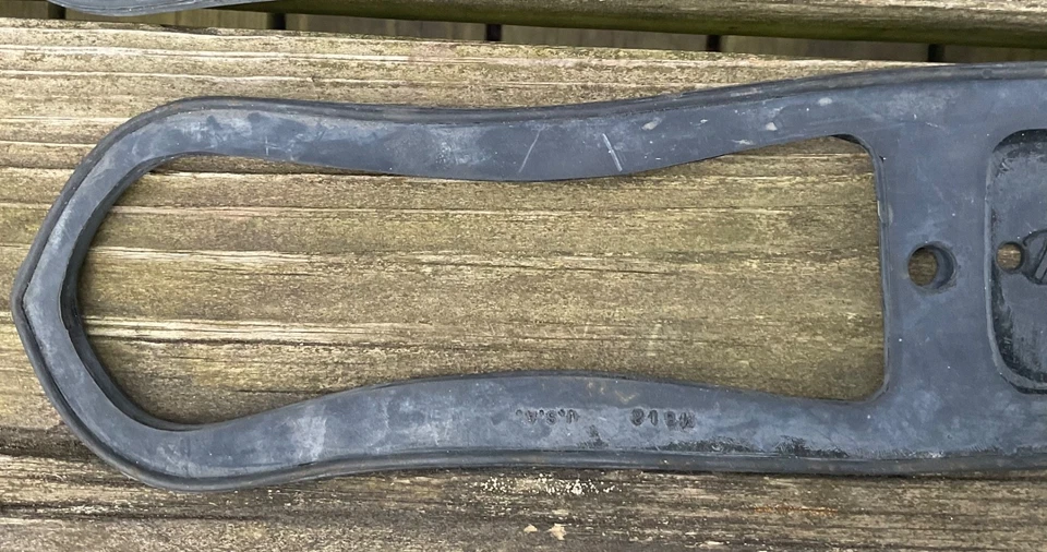 PLYMOUTH DELUXE 1949 = SELLOS DE JUNTA DE LUZ TRASERA = PAR L & R = VINTAGE HECHO EN EE. UU. Foto 3 de 4