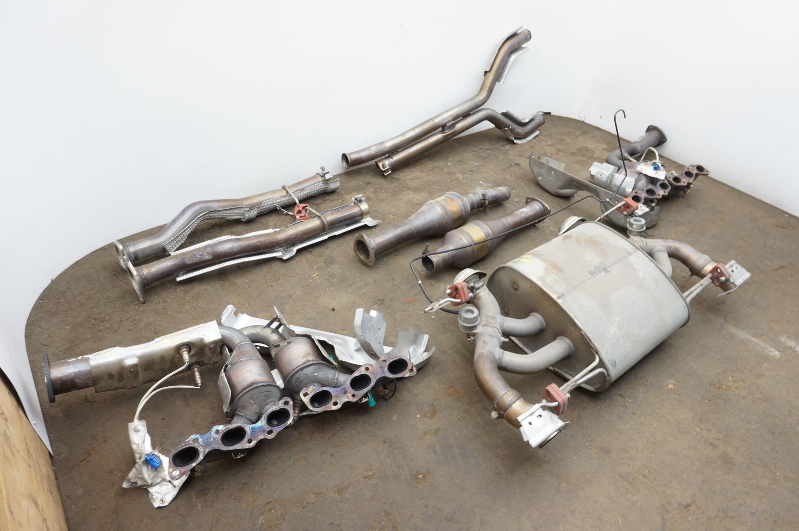 Aston Martin Vanquish 2012-2018 Exhaust extensions Set P/N CD335230BF