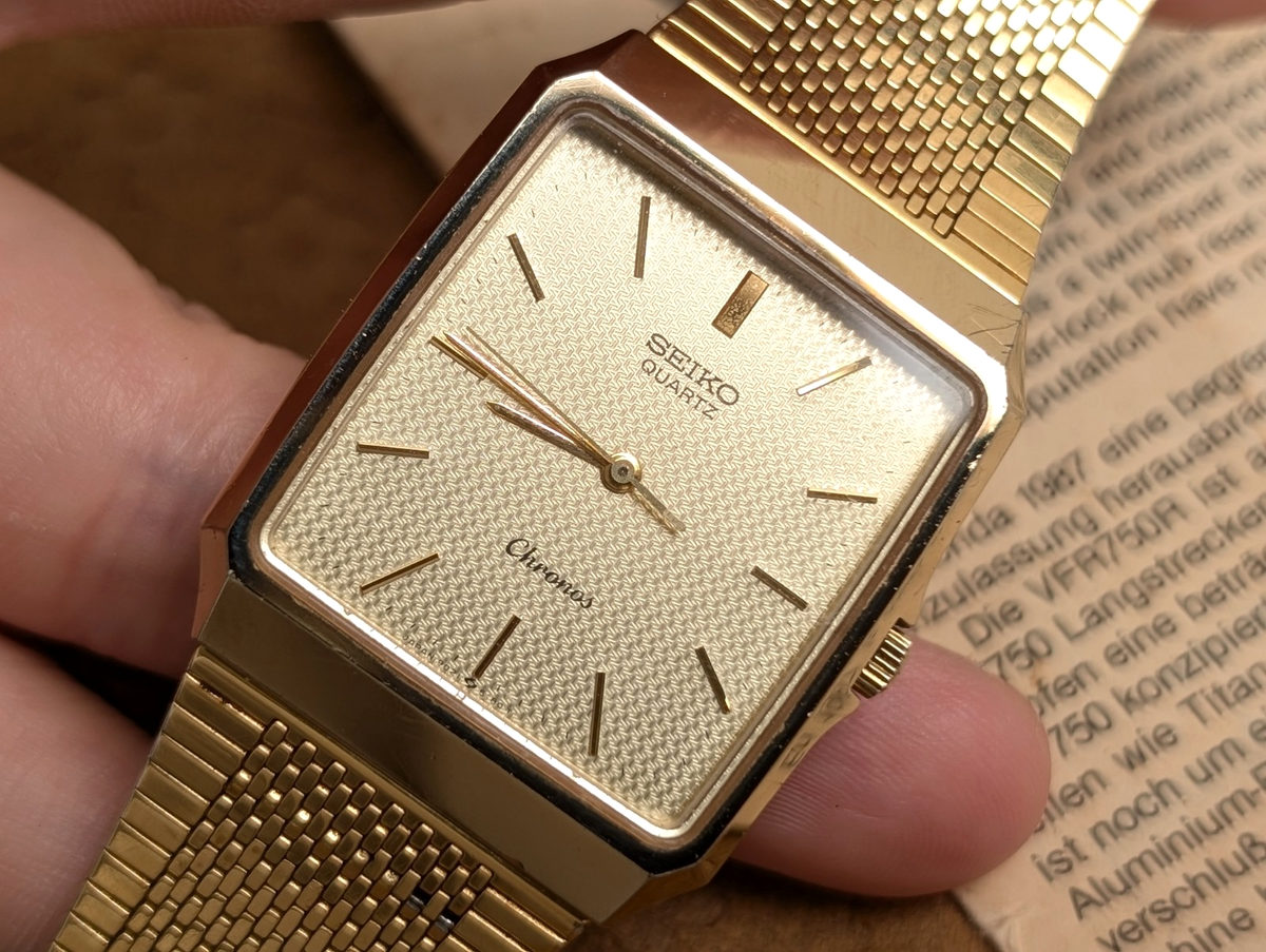 Vintage 1980's SEIKO Chronos 9021-5220 Gold Quartz Tank Men's