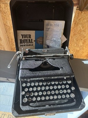 Vintage Royal De Luxe Touch Control Typewriter 1930 s Black Crinkle With Case