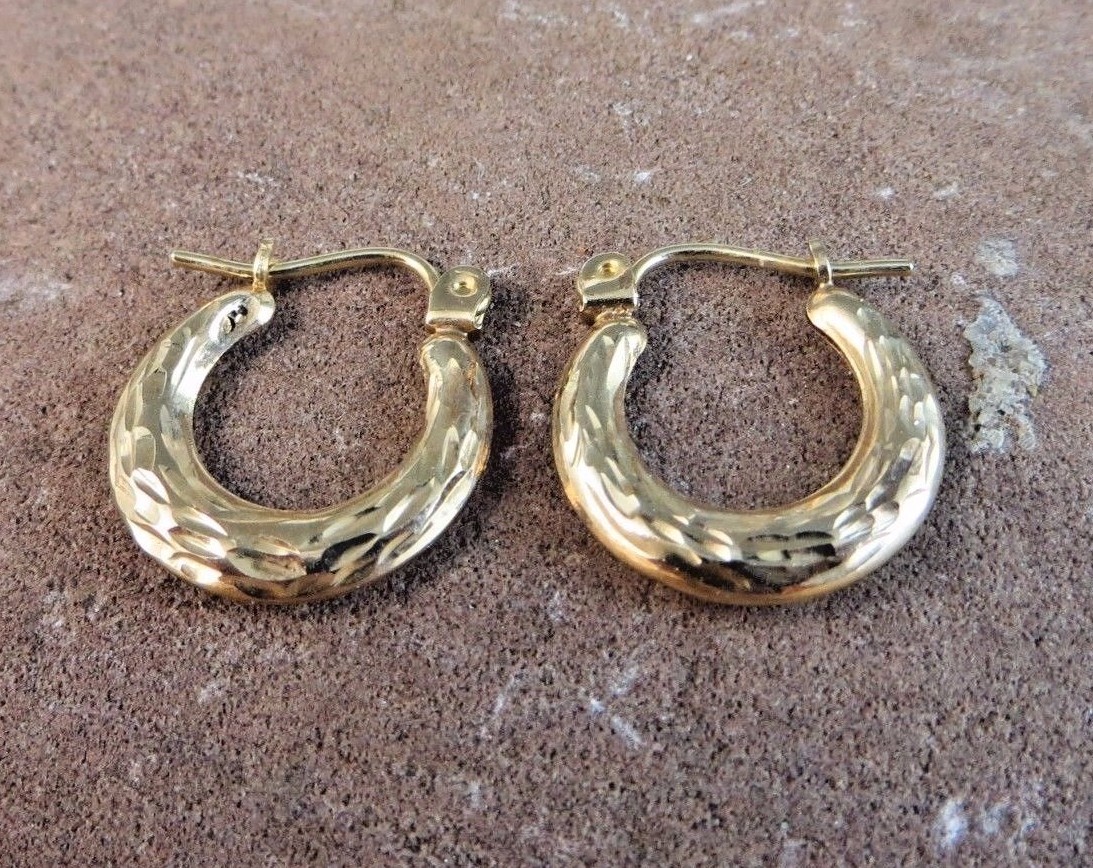 JCM 10k Yellow Gold 5/8" Etched Hoop Wire Earrings La… Gem