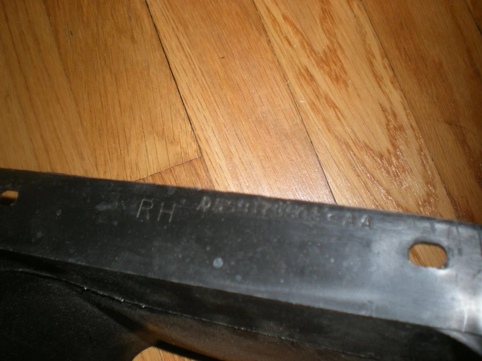 Protector de parachoques derecho Mercury Montego 1975 nuevo de Lote Antiguo D5 GB-17D808-AA Foto 2 de 2