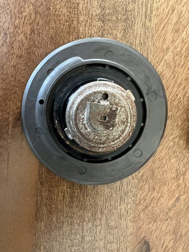 85-88 Suzuki GSXR750 GSXR1100 Ignition Set Gas Cap Used 27A 20AKEY. Last Set! - Picture 6 of 7