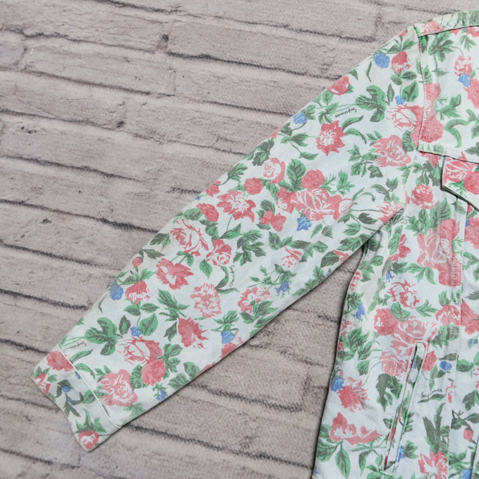 New 2016 Supreme x Levis Roses Type 3 Trucker Jean Jacket Size XL