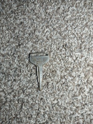 VINTAGE TOYOTA MOTOR KEY  K 3824 Very Good Read Description   Fast Shipping!!
