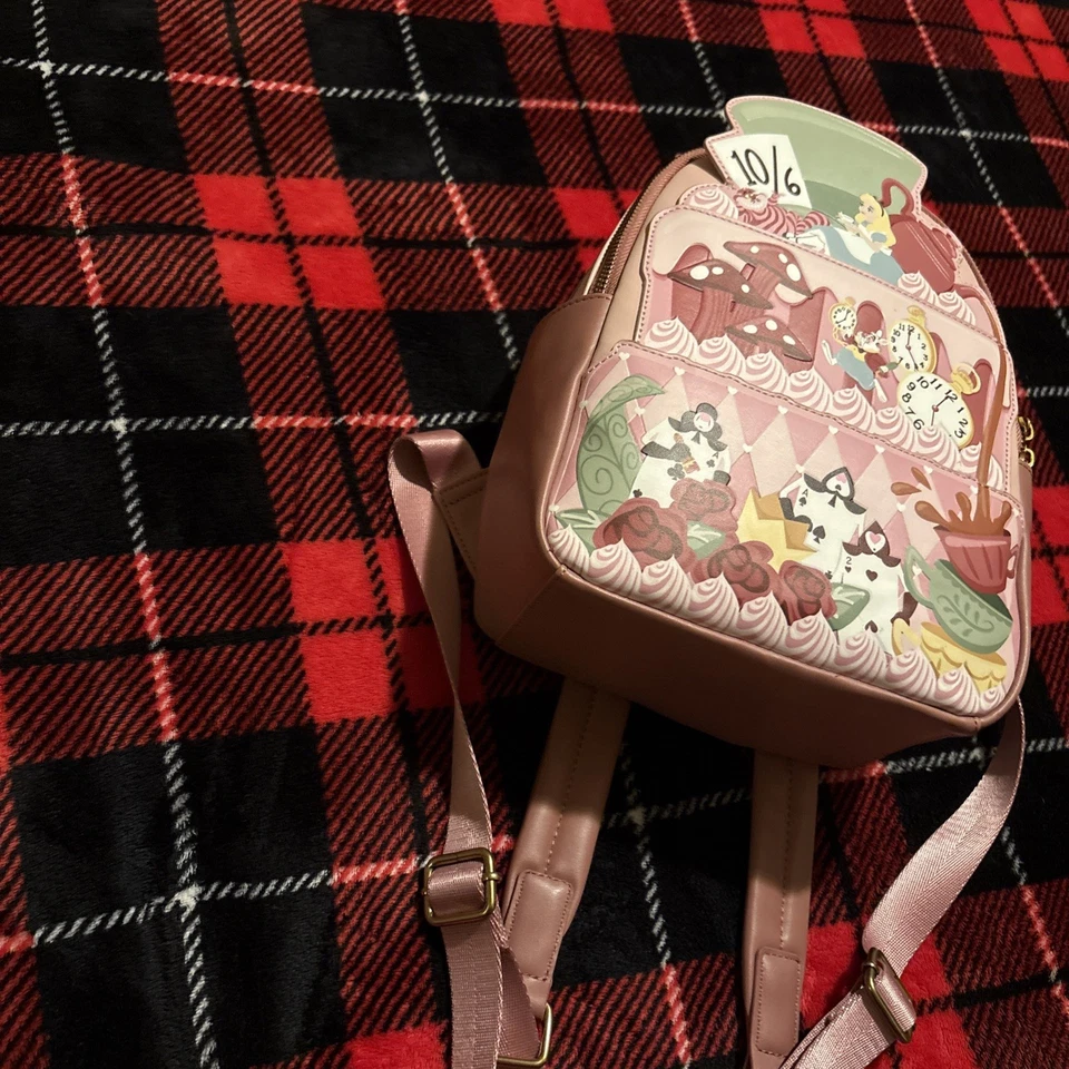 Mini Mochila Loungefly Disney Alicia en el País de las Maravillas Pastel de Té Rosa Gato de Cheshire Foto 3 de 4