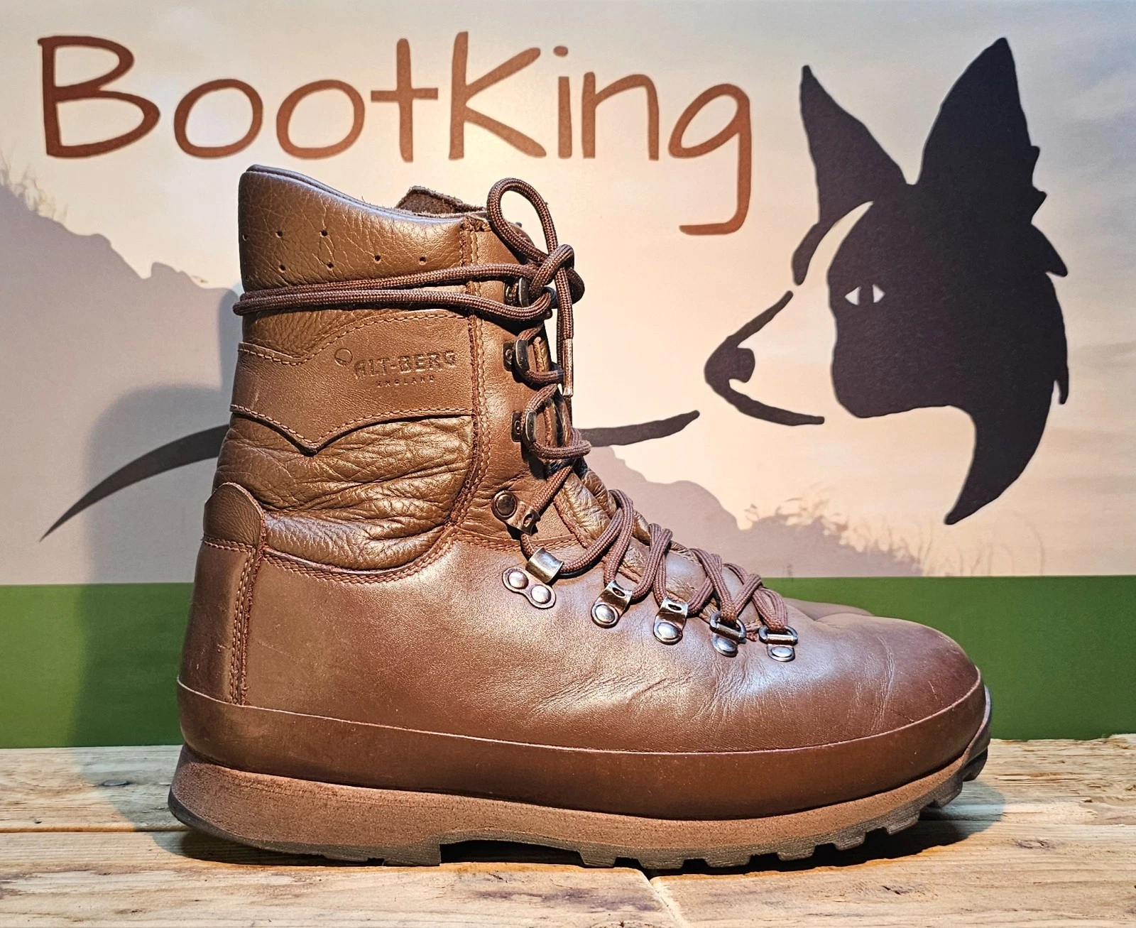Altberg Defender lightweight Hiking, Fishing Walking, any activity Boots UK 9 M