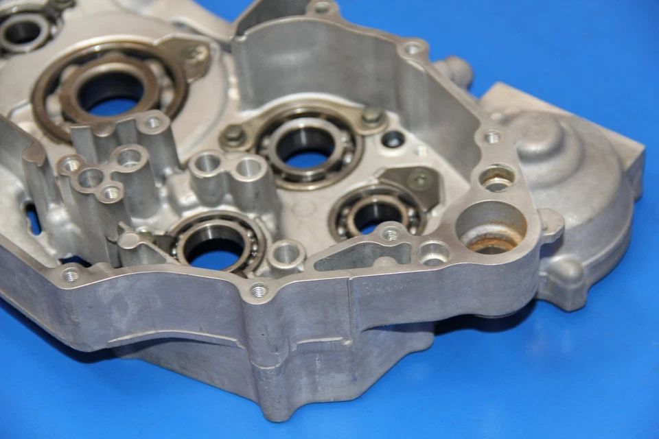 03-05 YZ450F YZ 450F 2005 lado derecho cárter cárter cárter medio extremo inferior Foto 4 de 4