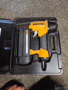 Bostitch BT200 Pneumatic Brad Nailer & Stapler w/Case 18 Gauge