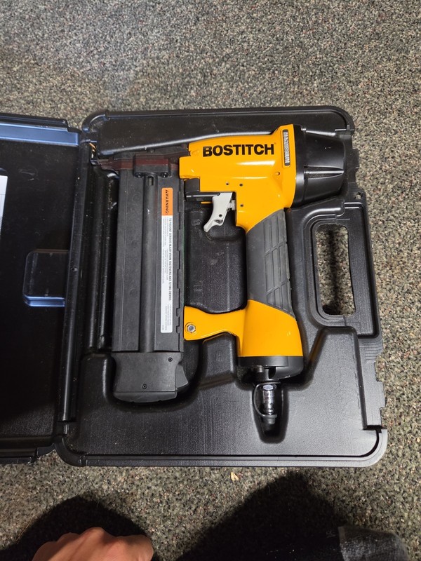 Bostitch BT200 Pneumatic Brad Nailer & Stapler w/Case 18 Gauge
