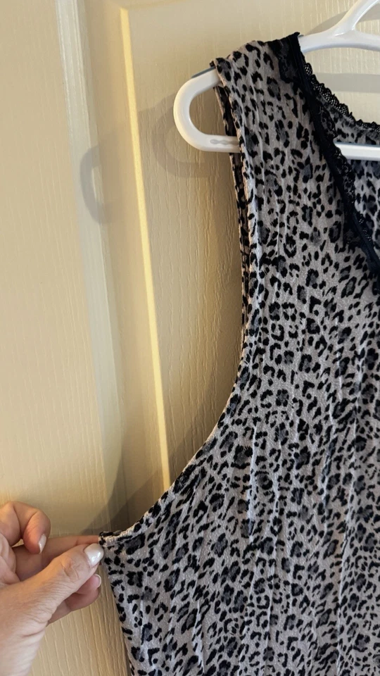 Vestido pijama camisón sin mangas de leopardo negro 2X Plus Croft and Barrow para mujer Foto 4 de 4