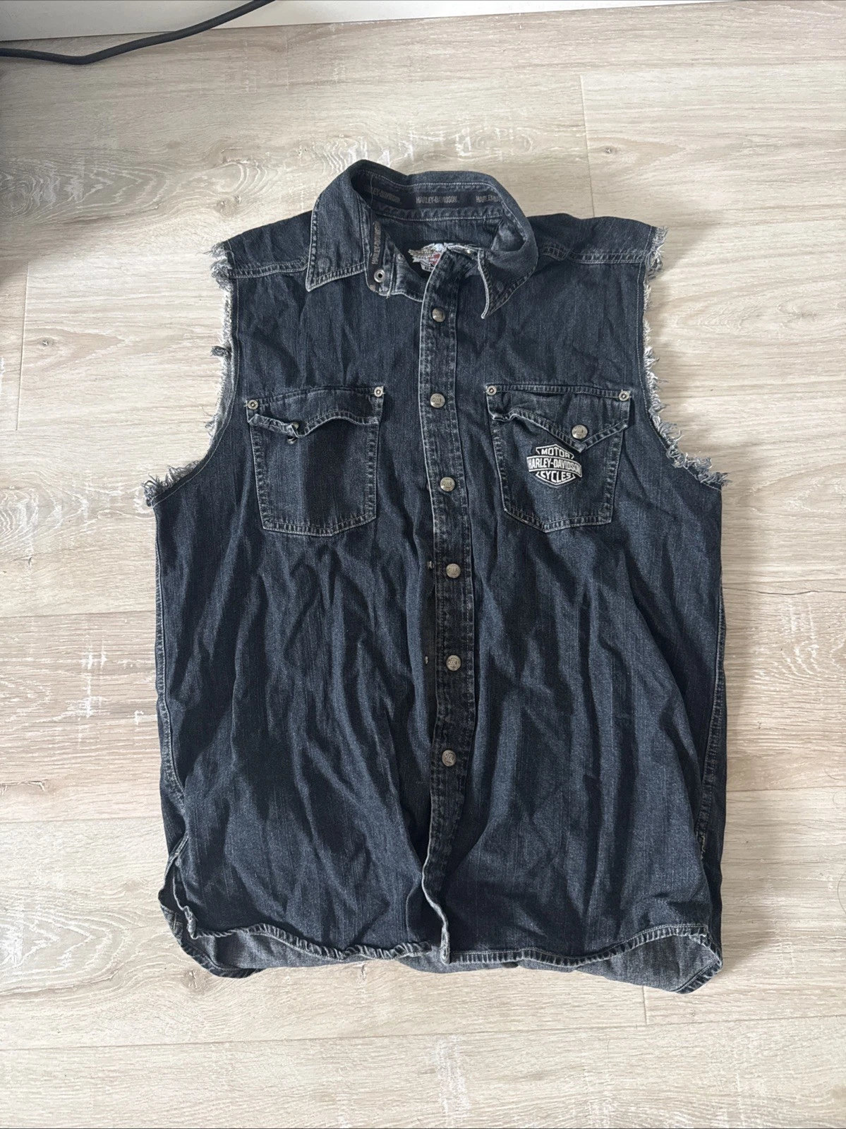 Harley Davidson Jean Denim Vest Men's L EMBROIDERED Front And Back Snap Buttons
Opens in a new windo