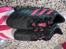Adidas Negro/Rosa Fútbol/Fútbol Zapatos con Almohadillas Talla 7 Parte Inferior con Tacos Envío Rápido