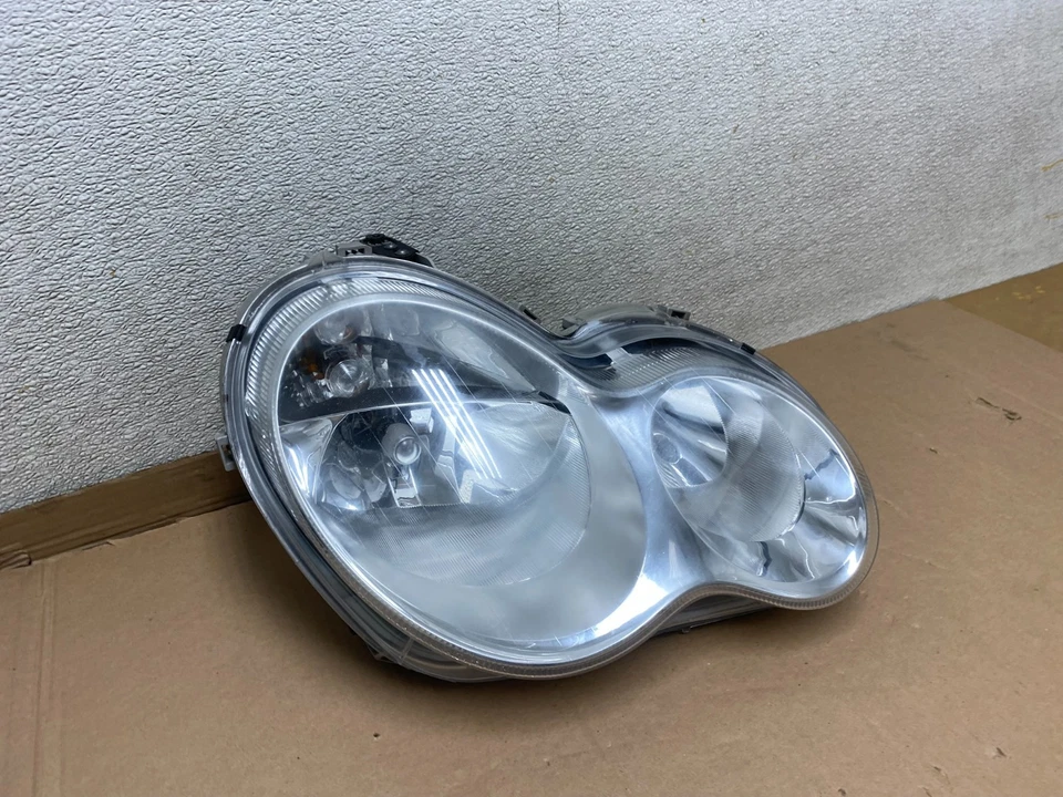 Faro lateral derecho pasajero Mercedes-Benz Clase C 2005 a 2007 OEM U8234 DW Foto 3 de 4