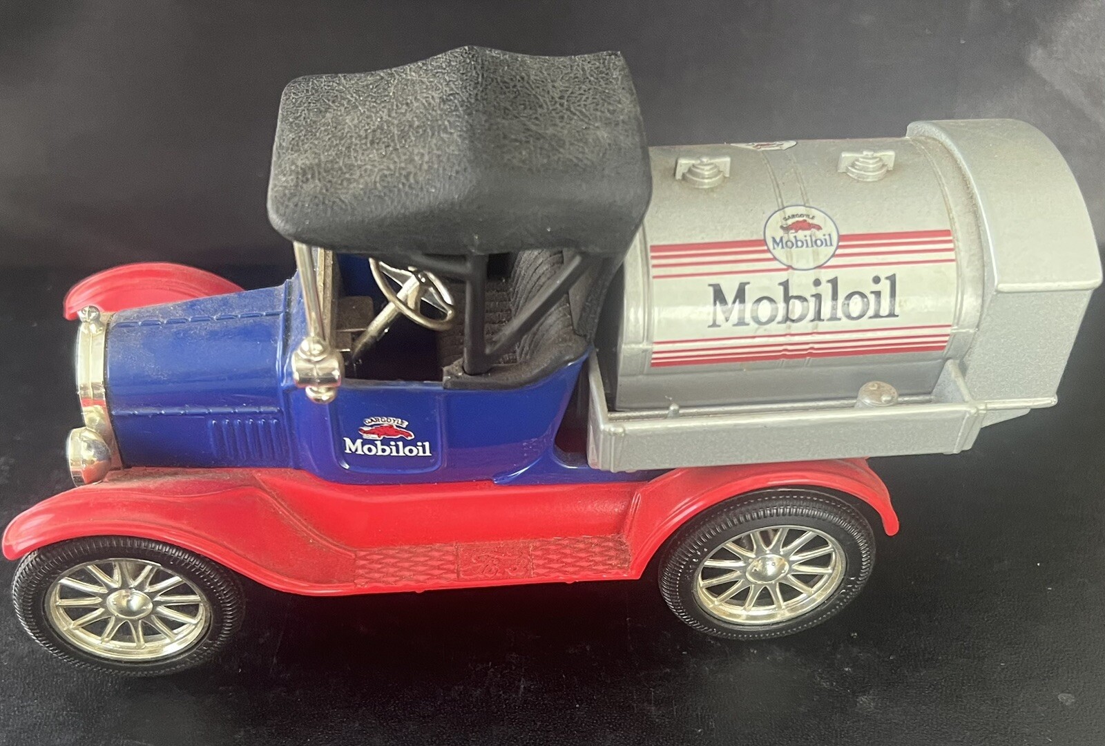 1999 ERTL MOBILOIL 1:25 SCALE DIE CAST 1918 FORD TANKER