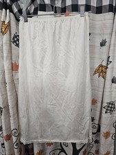 Women's Size Small Off White Vintage Nylon Half Slip w/Kick Slits  J3228 