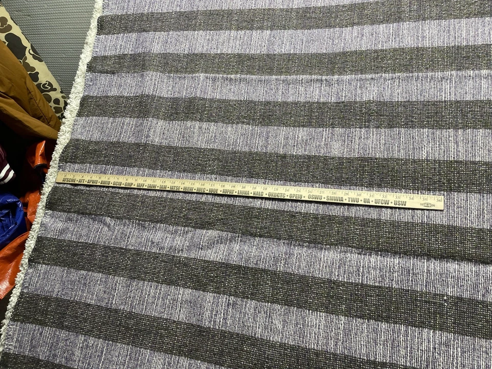 Manta/tiro Woolrich púrpura a rayas 56”x64” excelente estado hecha en EE. UU. Foto 2 de 4