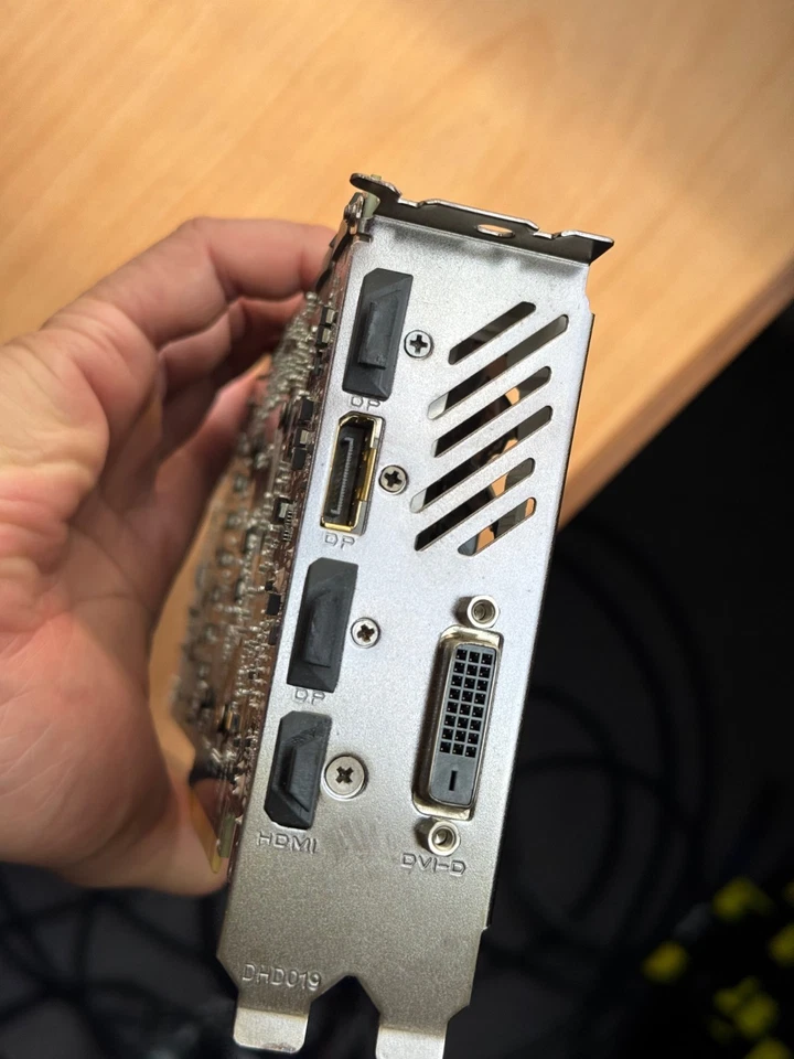 GIGABYTE GeForce GTX 1080 Ti 11GB GDDR5X Card(GV-N108TGAMINGOC-11GD)-Free Ship - Image 4 of 4