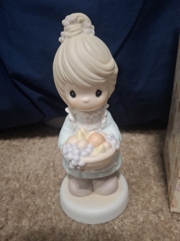 Precious Moments The Fruit Of The Spirit Is Love Figurine 521213 w/ Box 1993 