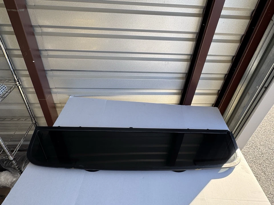 02-13 Chevy Avalanche Escalade EXT Heated Privacy Tint OEM Back Glass Window - Image 3 of 4