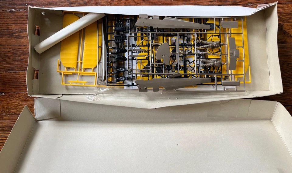 1/32 Matchbox DH-82A/C Tiger Moth VINTAGE Royal Air Force Biplane Kit - Image 3 of 3