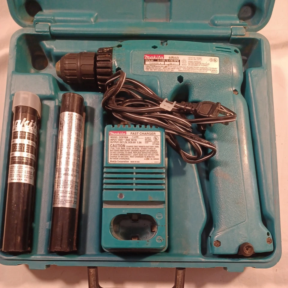 Taladro inalámbrico MAKITA 6095D con 3 baterías y cargador probado y funciona Foto 2 de 4