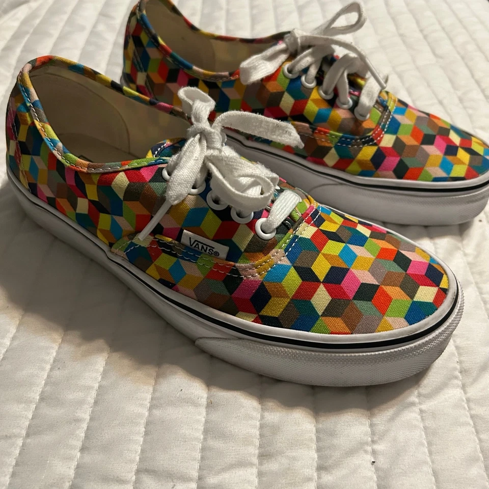 Zapatillas Vans Auténticas Multicolor Estampado Geométrico Cubo Mujer’s 8.5 (Hombre’s 7) Foto 3 de 4